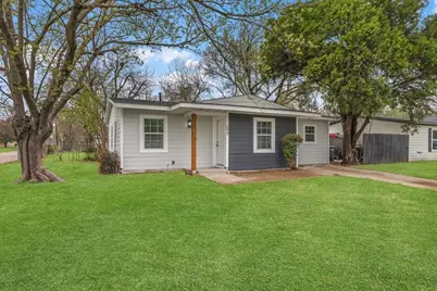 3744 S Hughes Avenue, Fort Worth, TX 76119 - Photo 2