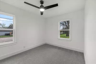 3744 S Hughes Avenue, Fort Worth, TX 76119 - Photo 18