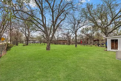 3744 S Hughes Avenue, Fort Worth, TX 76119 - Photo 20