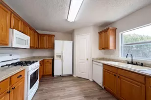 7001 Edmundson Dr, Arlington, TX 76002 - Photo 2