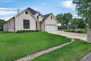 181 Colonial Dr, Mabank, TX 75156 - Photo 2