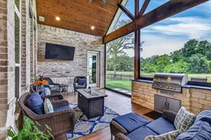 181 Colonial Dr, Mabank, TX 75156 - Photo 1