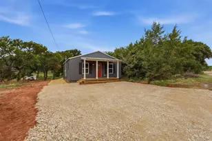 3006 Moon Ct, Granbury, TX 76049 - Photo 2