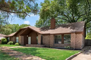 208 E Denton Dr, Euless, TX 76039 - Photo 18