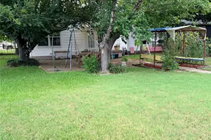2101 14th Ave, Mineral Wells, TX 76067 - Photo 2
