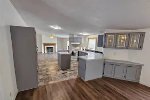 372 Meadow Pond Ct, Runaway Bay, TX 76426 - Photo 8