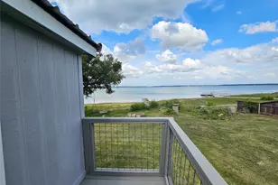 372 Meadow Pond Ct, Runaway Bay, TX 76426 - Photo 4