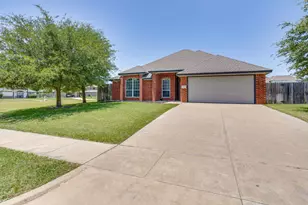 705 Carmen Ana Ave, Grandview, TX 76050 - Photo 2