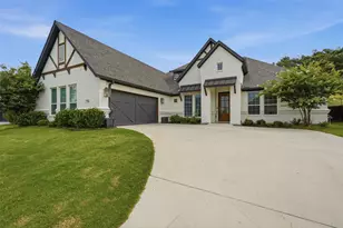 1304 Crown Valley Dr, Weatherford, TX 76087 - Photo 2