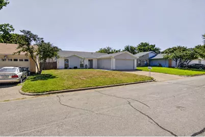 1915 Lavon Creek Lane, Arlington, TX 76006 - Photo 6