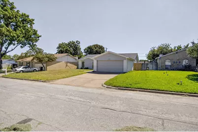 1915 Lavon Creek Lane, Arlington, TX 76006 - Photo 4
