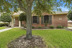5605 Southern Hills Dr, North Richland Hills, TX 76180 - Photo 2