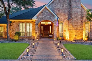 809 Shady Creek Dr, Kennedale, TX 76060 - Photo 2