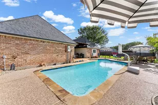 809 Shady Creek Dr, Kennedale, TX 76060 - Photo 2