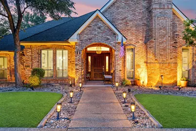 809 Shady Creek Drive, Kennedale, TX 76060 - Photo 2