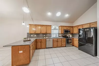 10501 Cloisters Drive, Fort Worth, TX 76131 - Photo 6
