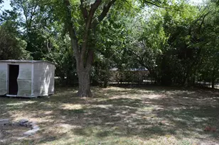 501 E 2nd St, Quinlan, TX 75474 - Photo 32
