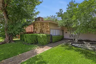 13422 Blossomheath Ln, Dallas, TX 75240 - Photo 2