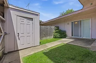 13422 Blossomheath Ln, Dallas, TX 75240 - Photo 16