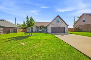 1131 Greens Creek Cir, Stephenville, TX 76401 - Photo 2