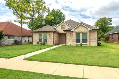 339 S Stewart Avenue, Lancaster, TX 75146 - Photo 2