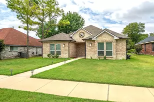 339 S Stewart Ave, Lancaster, TX 75146 - Photo 2