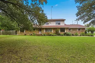 408 E Mulberry St, Leonard, TX 75452 - Photo 2