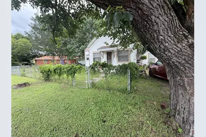 754 N Waco, Van Alstyne, TX 75495 - Photo 2