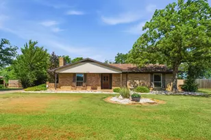 706 Squires Ln, Krugerville, TX 76227 - Photo 2