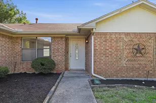 1815 Wisteria St, Denton, TX 76205 - Photo 2