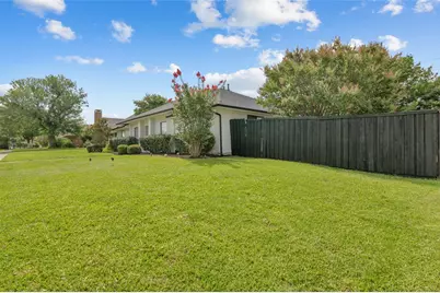 2600 Summertree Drive, Carrollton, TX 75006 - Photo 32