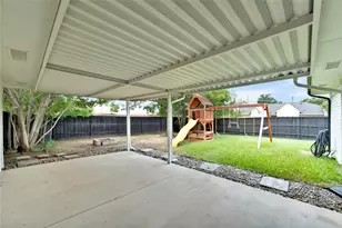 2600 Summertree Dr, Carrollton, TX 75006 - Photo 2