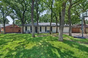 1317 W Redbud Dr, Hurst, TX 76053 - Photo 2