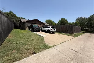 413 Hemlock Dr, Grand Prairie, TX 75052 - Photo 6