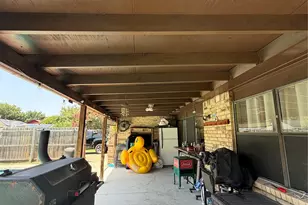 413 Hemlock Dr, Grand Prairie, TX 75052 - Photo 22