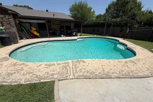 413 Hemlock Dr, Grand Prairie, TX 75052 - Photo 1
