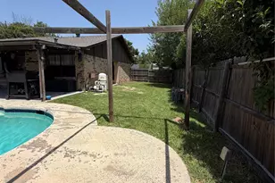 413 Hemlock Dr, Grand Prairie, TX 75052 - Photo 14
