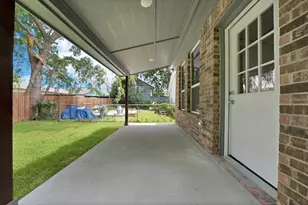 407 E Willingham St, Cleburne, TX 76031 - Photo 10