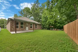 407 E Willingham St, Cleburne, TX 76031 - Photo 6