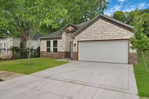 407 E Willingham St, Cleburne, TX 76031 - Photo 1