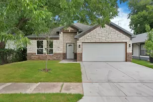 407 E Willingham St, Cleburne, TX 76031 - Photo 2