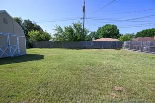 209 Brook Cir, Krum, TX 76249 - Photo 2