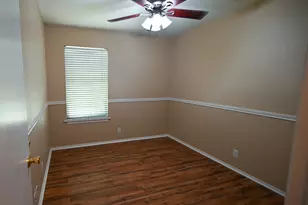 209 Brook Cir, Krum, TX 76249 - Photo 10