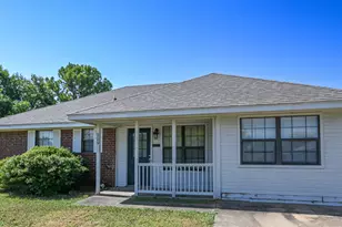 209 Brook Cir, Krum, TX 76249 - Photo 1