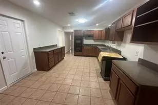 704 Clebud Dr, Euless, TX 76040 - Photo 4
