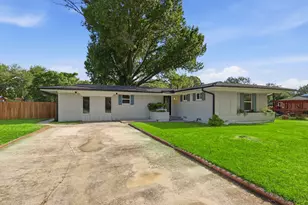 385 Crockett, Lewisville, TX 75057 - Photo 2