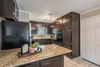 612 Bayless Drive, Euless, TX 76040 - Photo 10