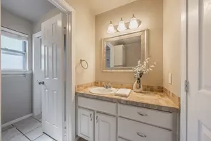 612 Bayless Dr, Euless, TX 76040 - Photo 22