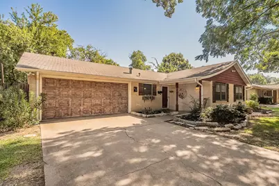 612 Bayless Drive, Euless, TX 76040 - Photo 4