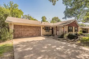 612 Bayless Dr, Euless, TX 76040 - Photo 4